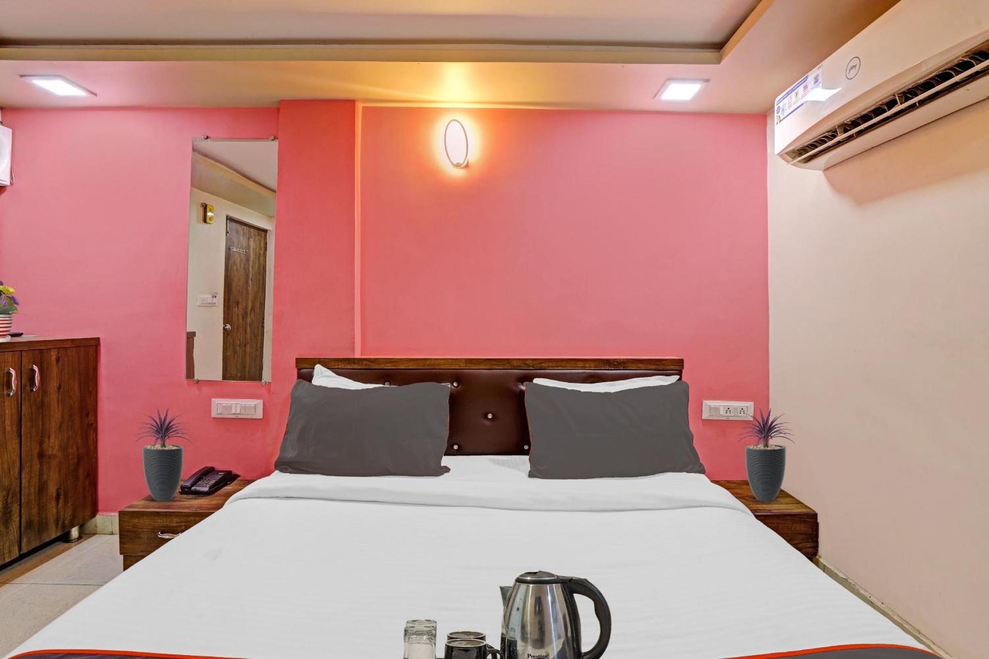 Hotel O Royal Ahmedabad Exterior foto
