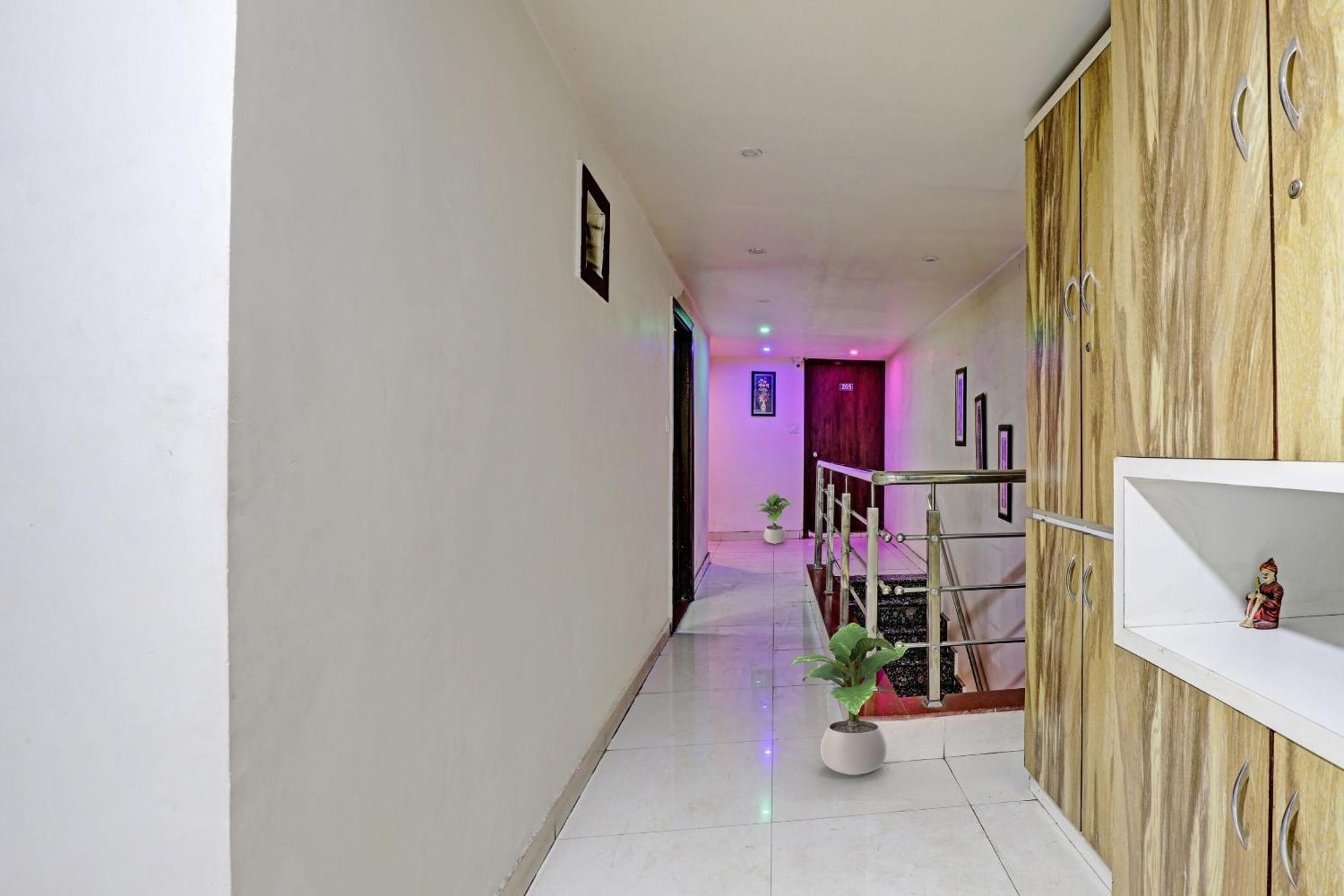 Hotel O Royal Ahmedabad Exterior foto